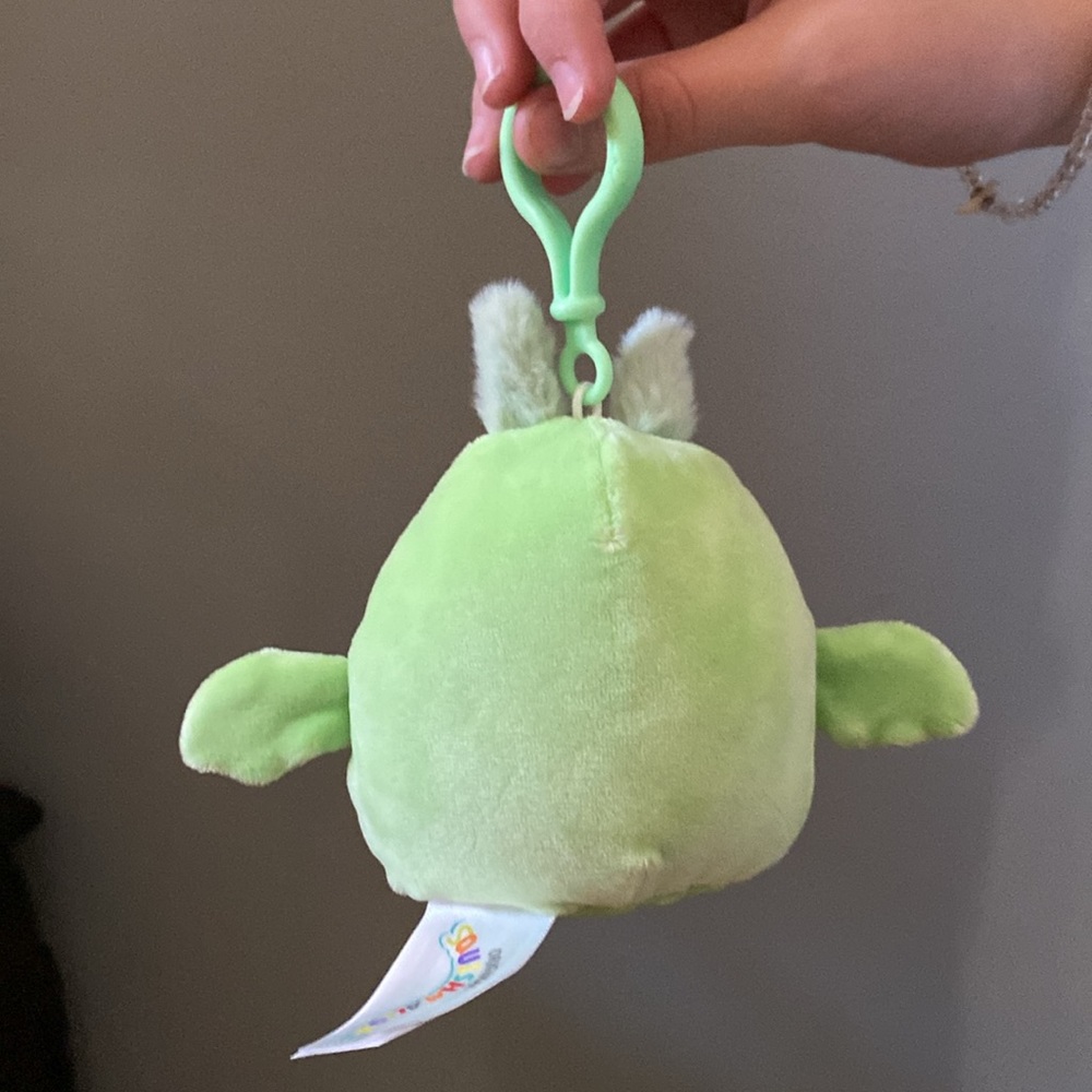 BRAND NEW SQUISHMALLOW CLIP 3.5”! NWT. SMOKE FREE HOME! - Picture 4 of 4